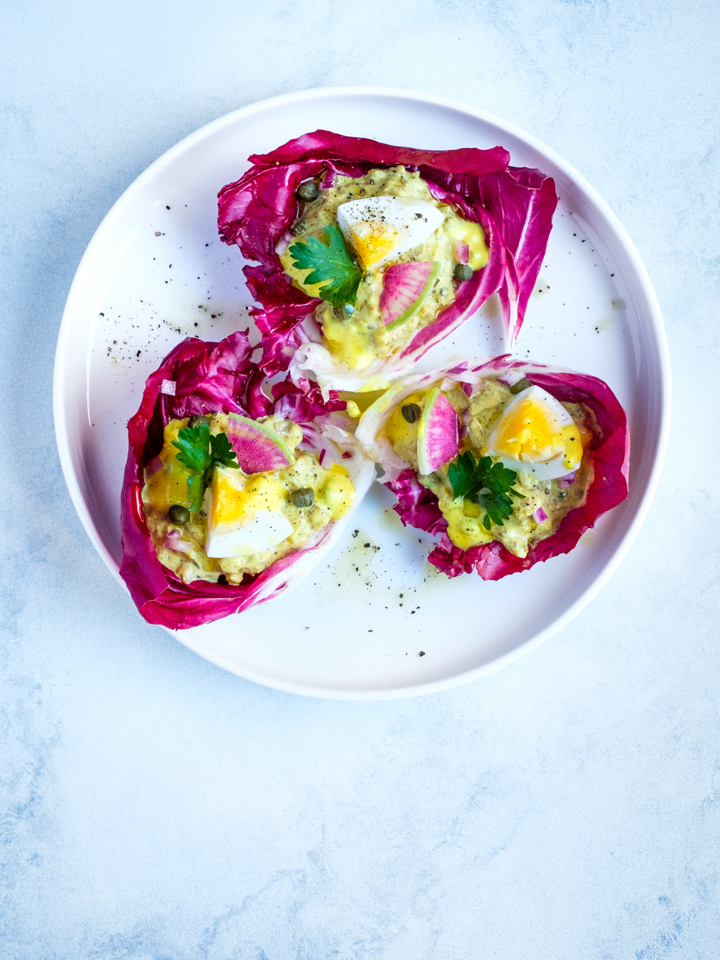 Radicchio leaves with curried sardines