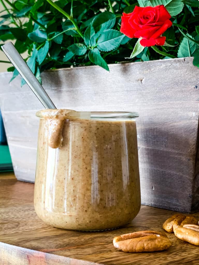 Pecan butter in a glas jar