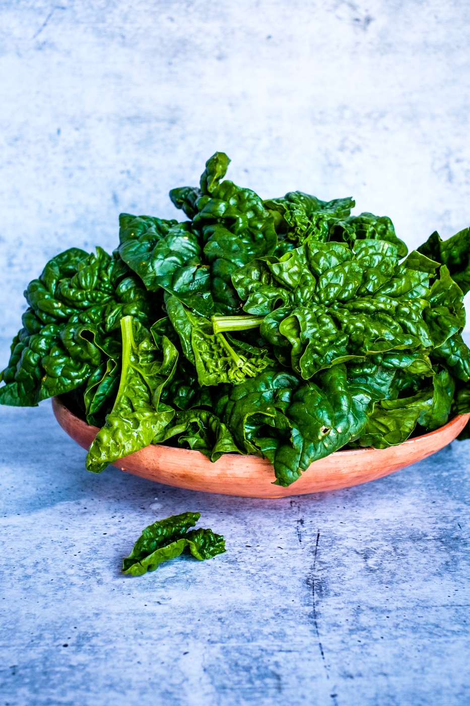 Fresh spinach on a plate