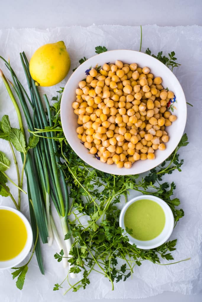 The ingredients for the low-lectin chickpea salad