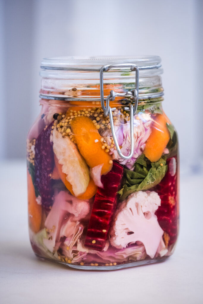 Ferment mixed vegetables in a jar